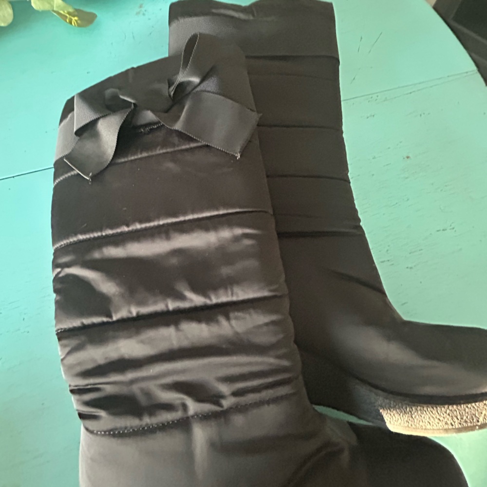 Women’s Kate Spade Winter Boots. Size 9.5 they run small.